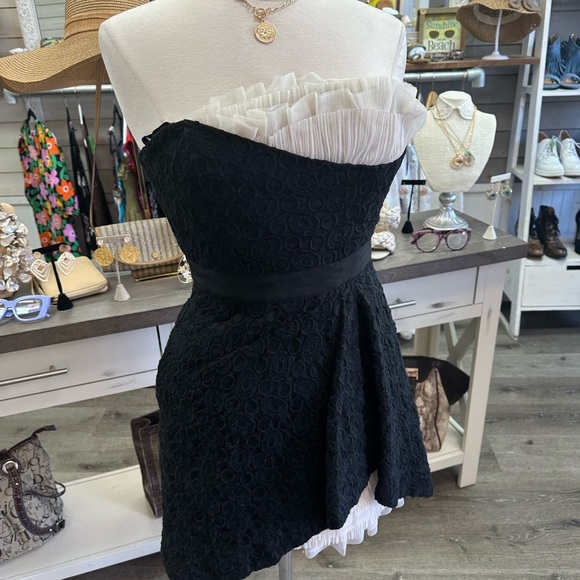 BCBGMAXAZRIA Strapless Black Lace Dress with White Pleated Trim fits like size 4 - Picture 3 of 11
